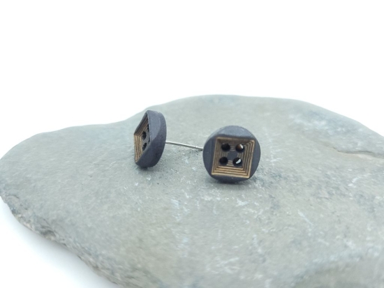 Preview: schwarze Qudrat Knopf Ohrstecker Holz Button